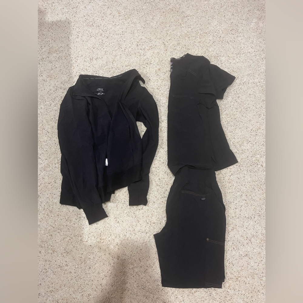Scrub set